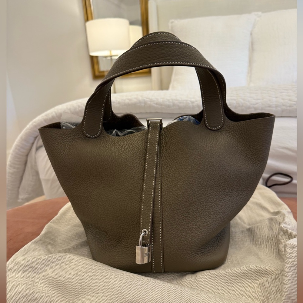 Hermes Picotin Lock 22 in the color Taurillion in Clemence leather